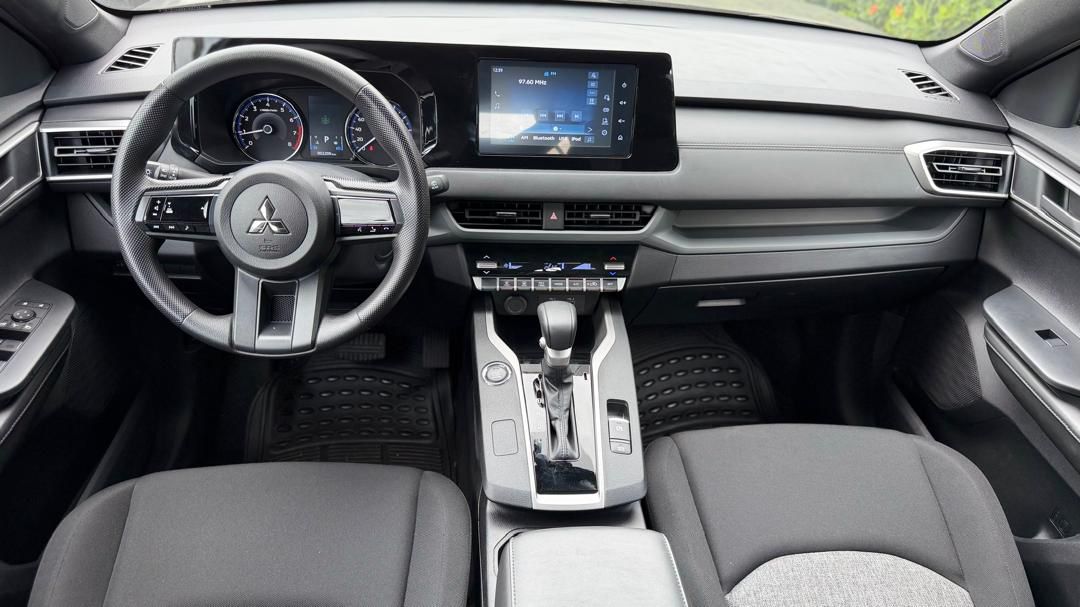 mitsubishi outlander sport 2025 — photo 2