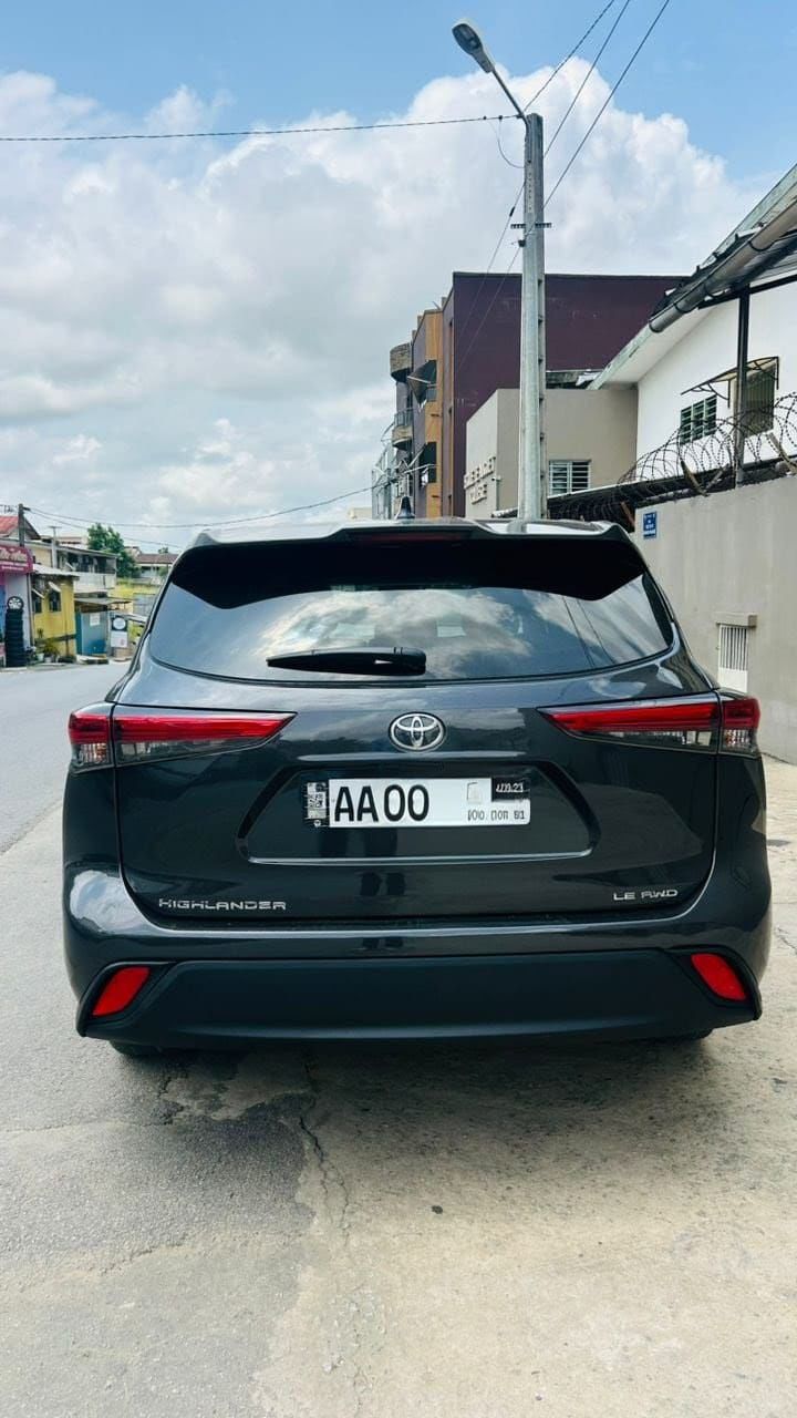 toyota highlander 2022 — photo 3