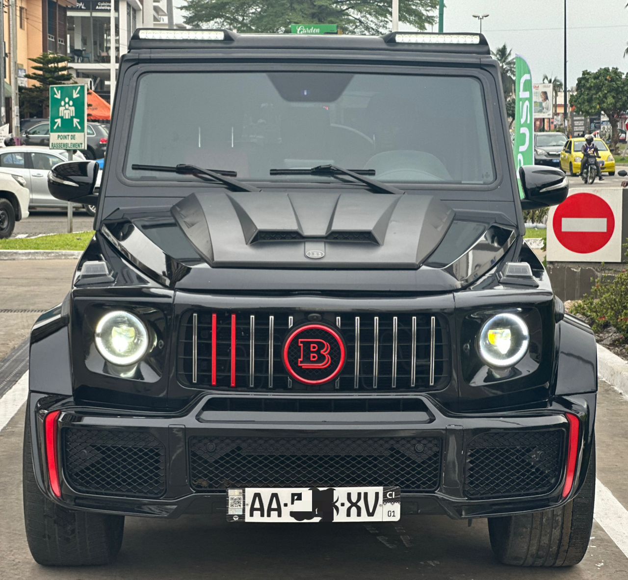 Véhicule haut de gamme — pôle Automobile RAZAK Multi Service