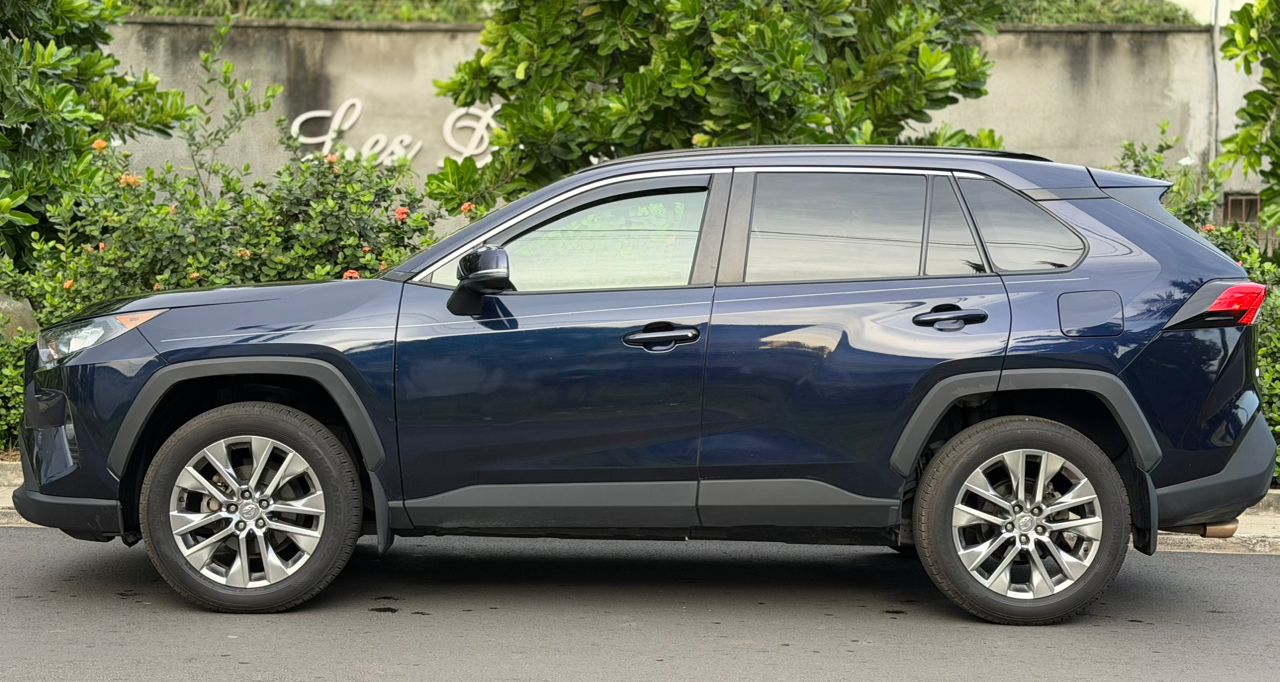 toyota rav4 xle premium importee 2022 — photo 3
