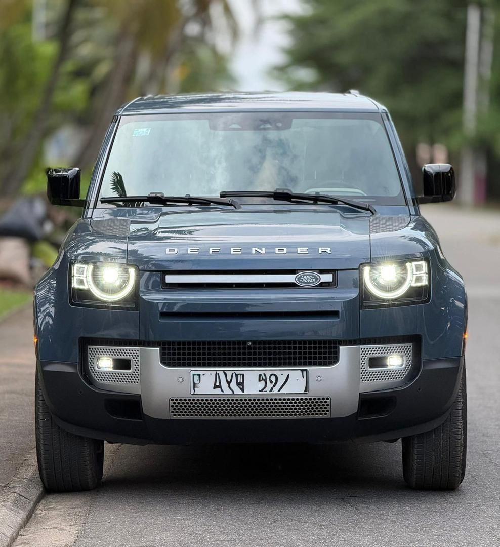 Land Rover Defender 2025
