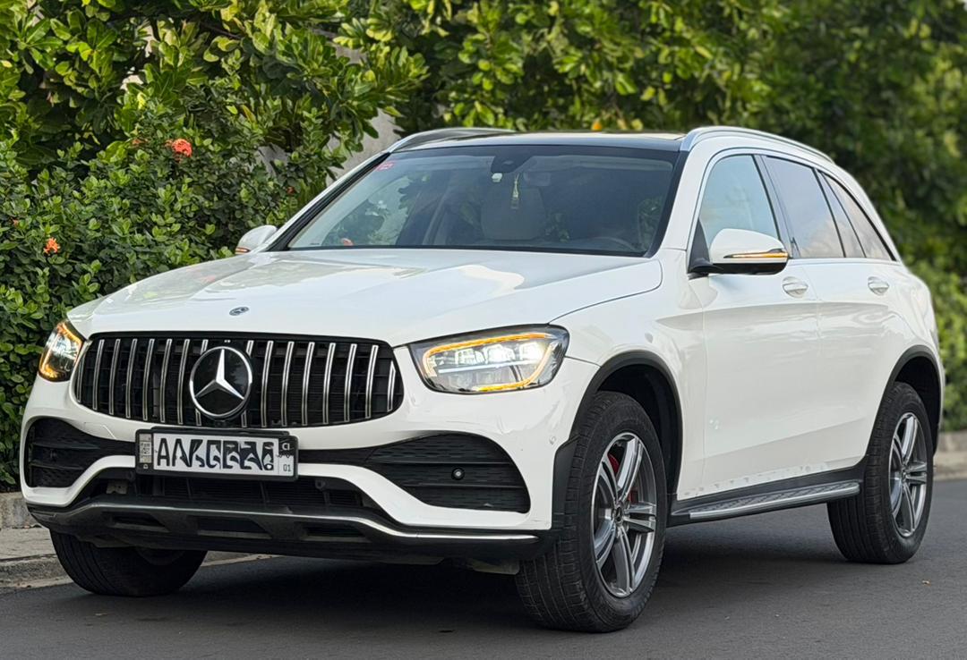 mercedes benz glc 300 4matic 2022 — photo 2