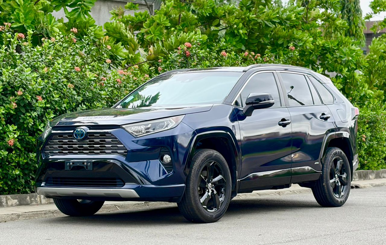 TOYOTA RAV4 HYBRIDE XSE EN COURS D'IMMATRICULATION 2022