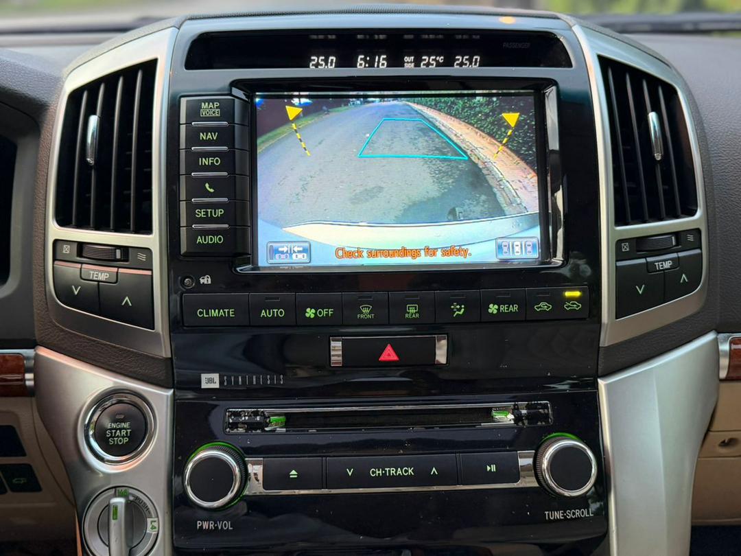 toyota land cruiser vxr 2017 — photo 3