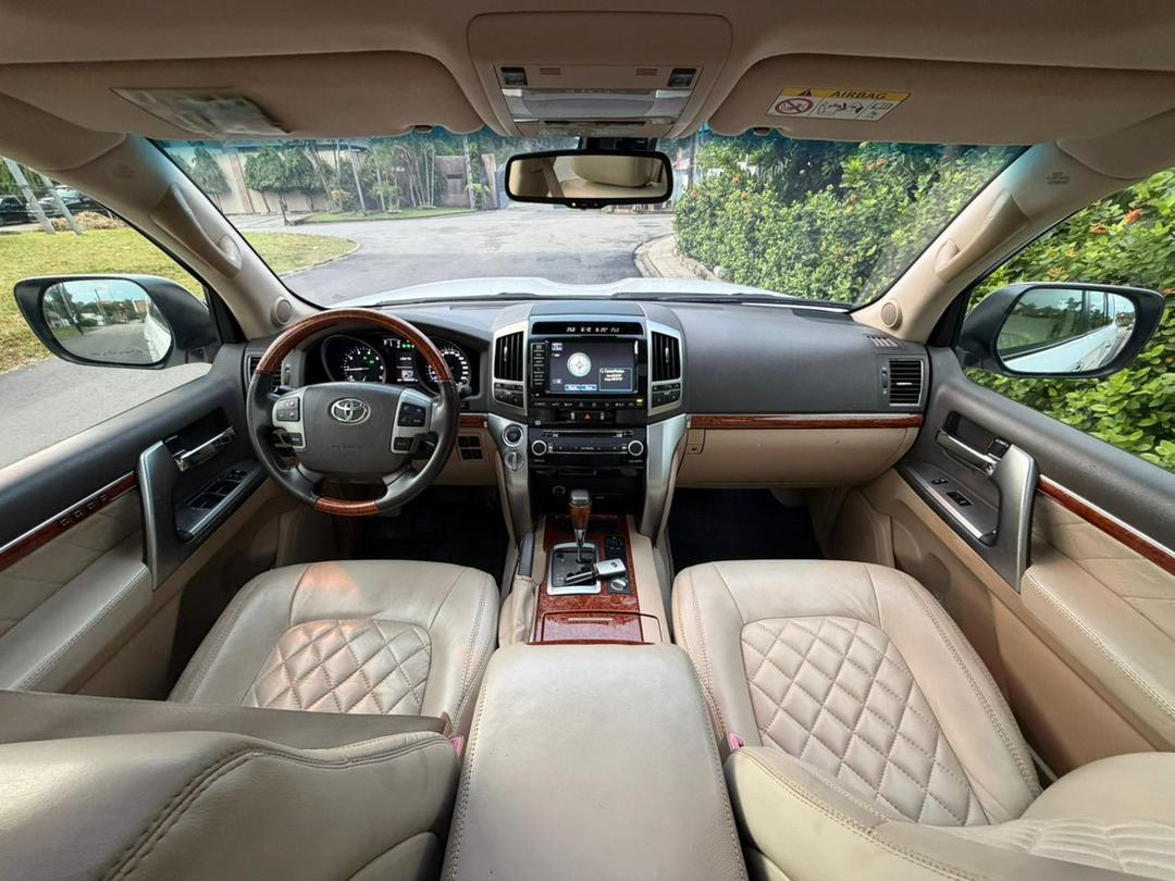 toyota land cruiser vxr 2017 — photo 4