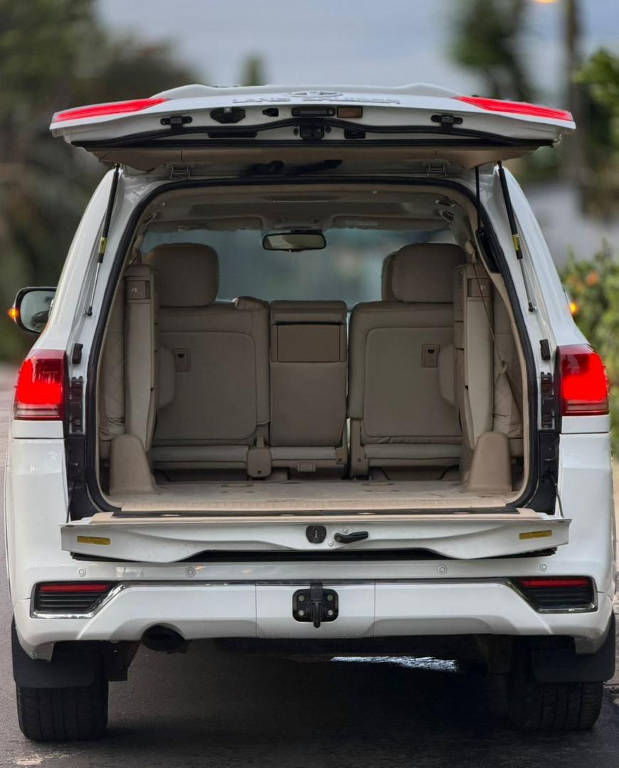 toyota land cruiser vxr 2017 — photo 6